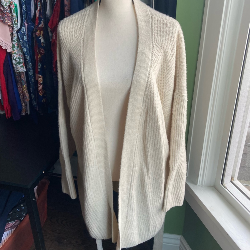 Elegant Cream Women's Cardigan - Picture 5 of 11